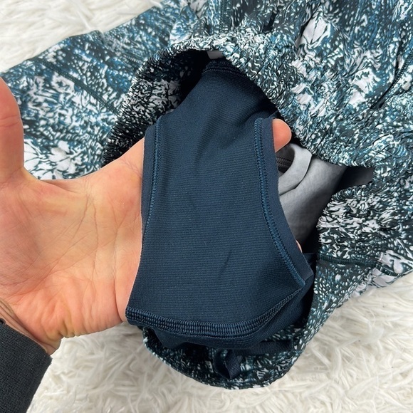 Lululemon Hotty Hot Short II *Long 4" Wildwood White Multi / Nocturnal Teal - Picture 3 of 5